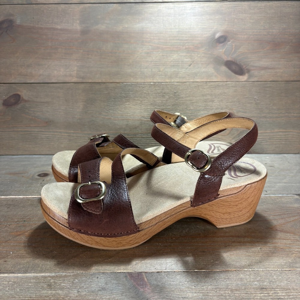 Dansko sophie Womens size 40 shoes Brown Leather Buckle Strap Wedge sandals